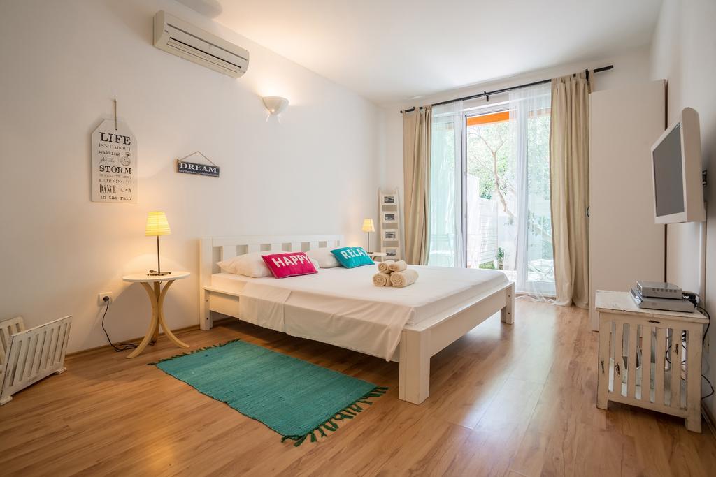 Zlatni Bol Apartments Habitación foto