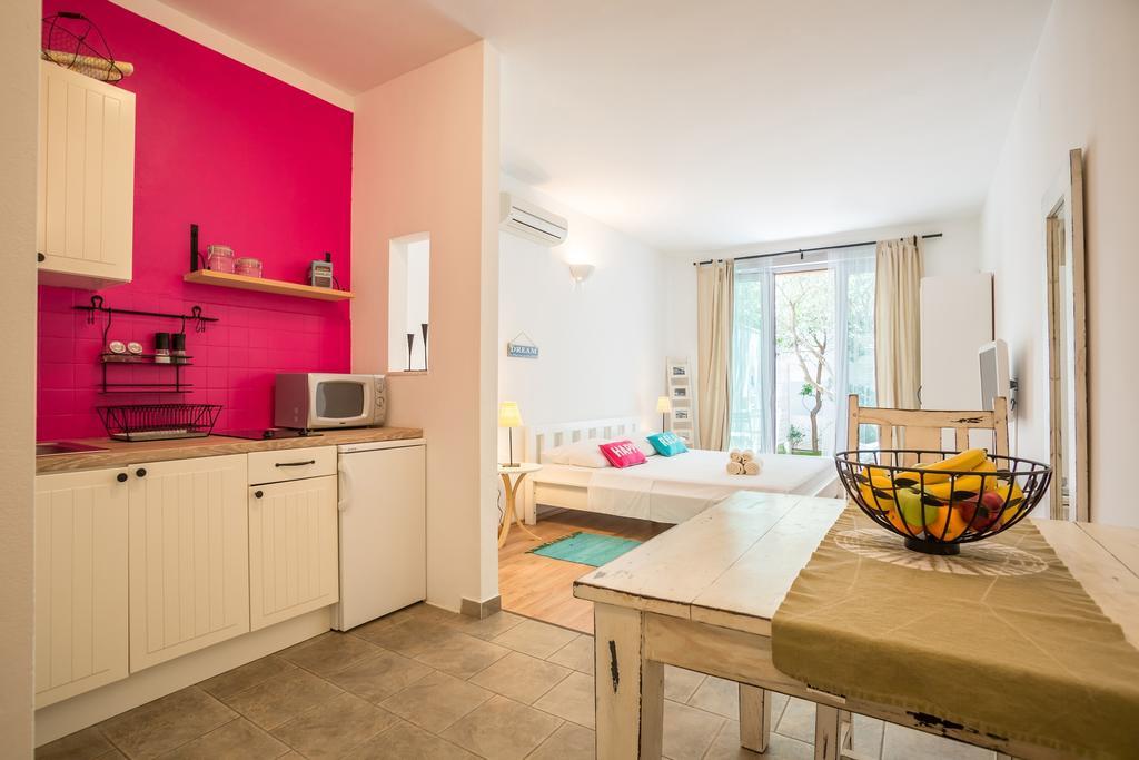 Zlatni Bol Apartments Habitación foto